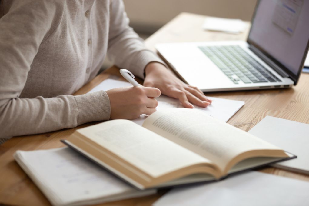 Difference between Research Topic, Research Question, & Thesis Statement with examples